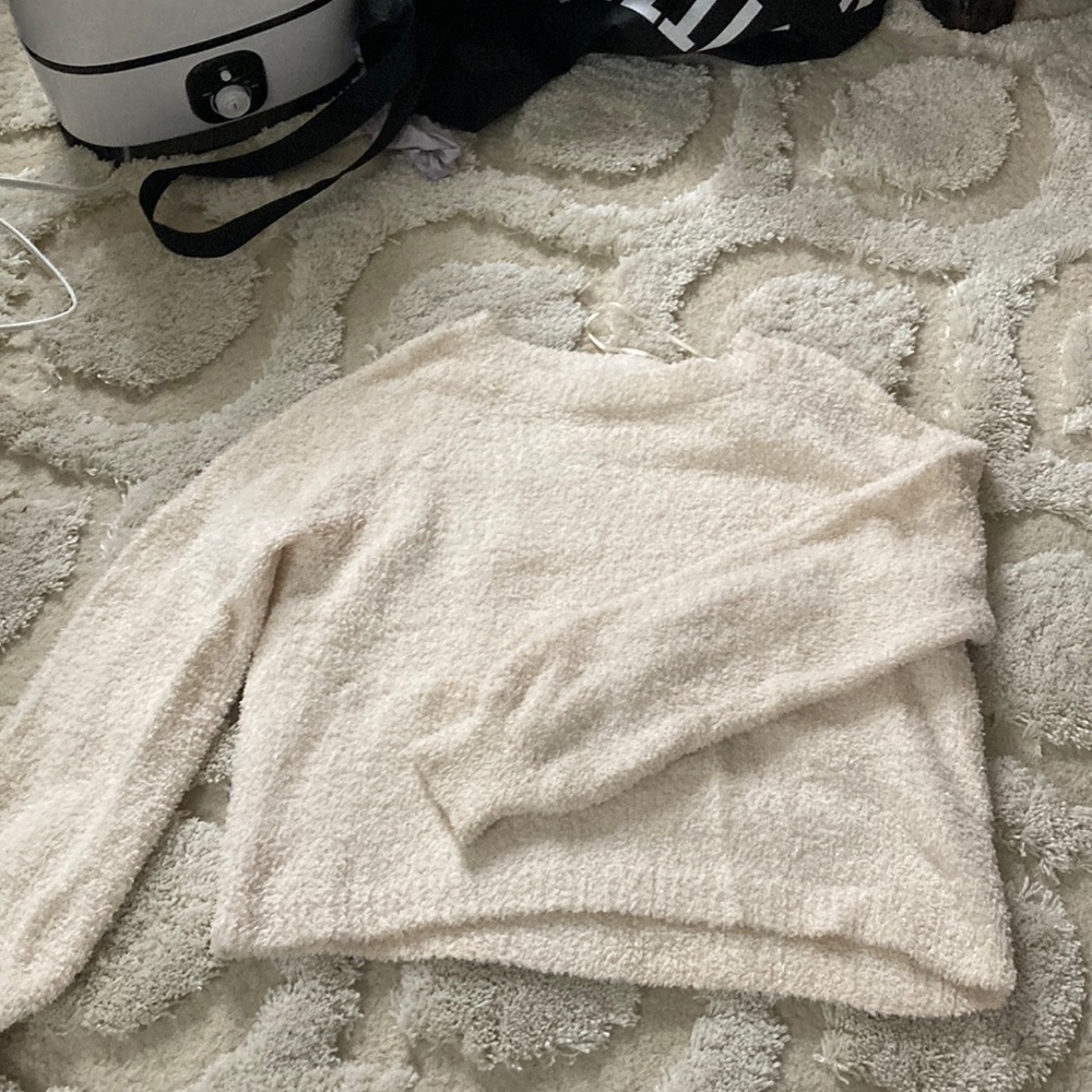 White/cream puffy sleeve crop sweater
